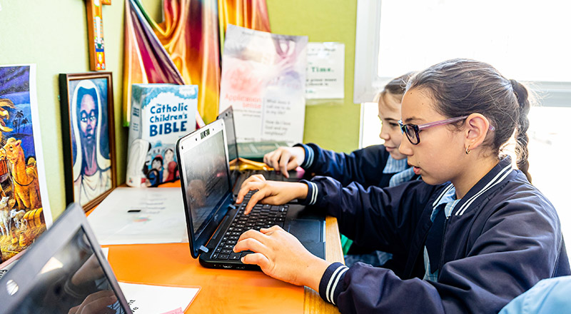St Monica's Primary School Richmond students using learning technology